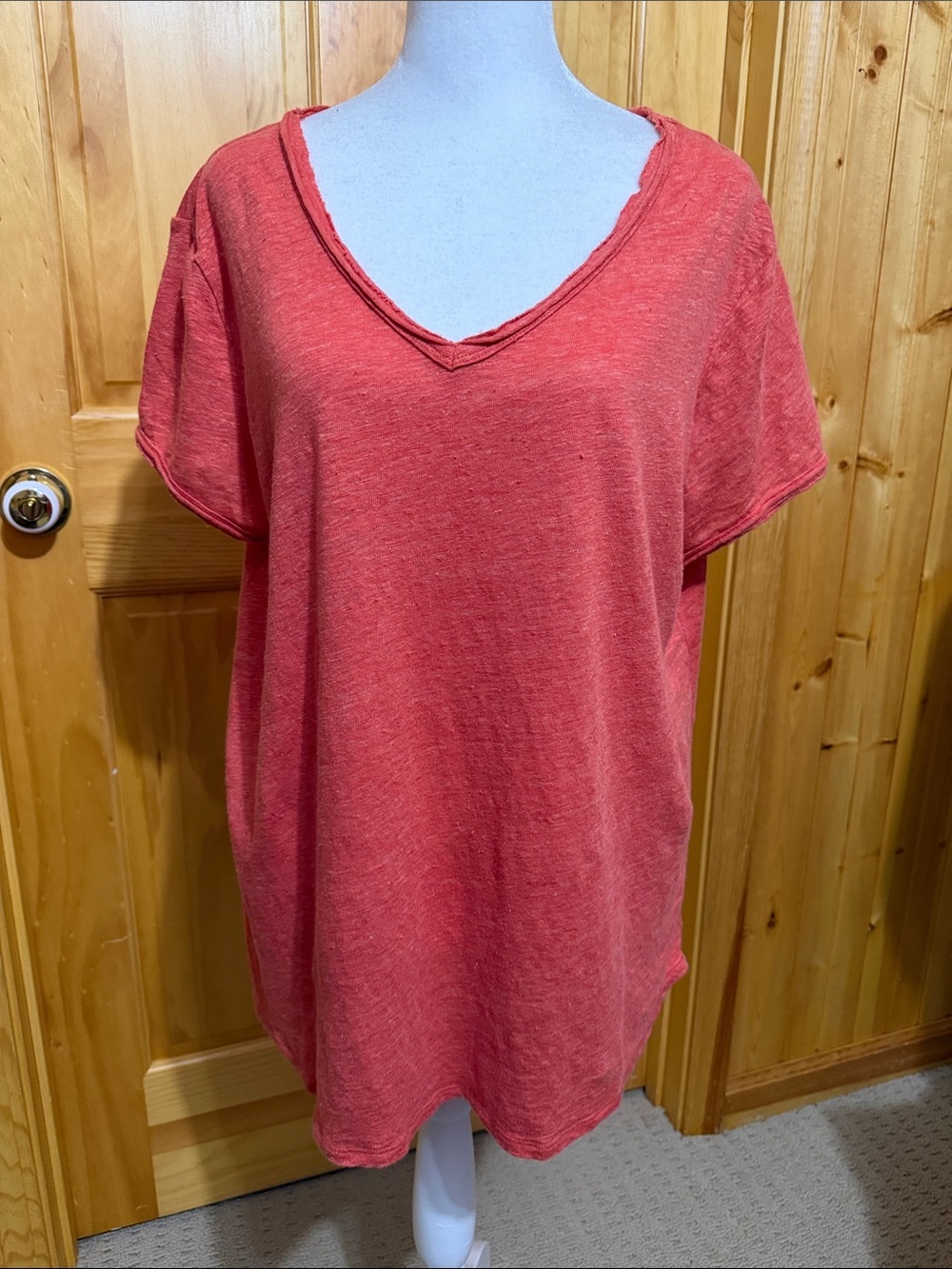 J McLaughlin Relaxed V-Neck Short Sleeve Linen Tee Shirt in Orange/Coral, Size L